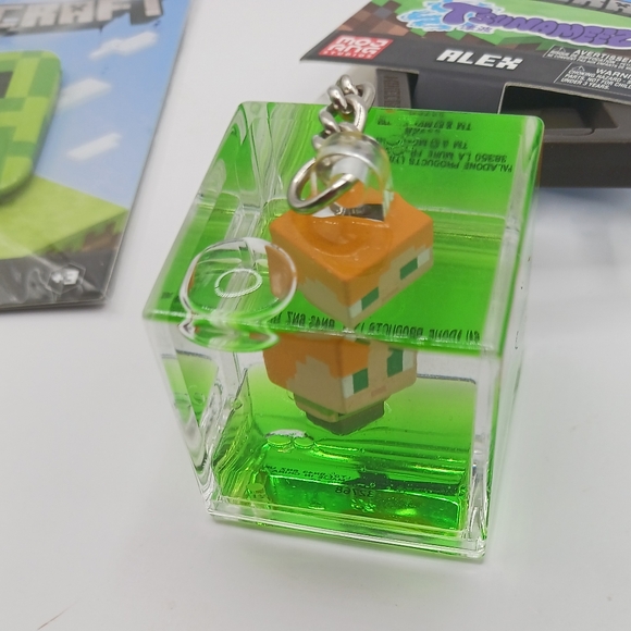 Minecraft Alex 4 " Clear Square Keychain +Creeper Metal Pin Badge New - Picture 4 of 9